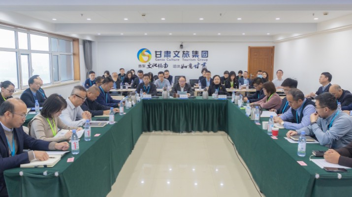 11月21日上午，甘肅文旅集團(tuán)召開(kāi)申請(qǐng)?jiān)圏c(diǎn)子公司現(xiàn)場(chǎng)評(píng)審會(huì)。集團(tuán)公司黨委書(shū)記、董事長(zhǎng)石培文出席并講話(huà)。申請(qǐng)?jiān)圏c(diǎn)并初選入圍的甘肅文旅集團(tuán)渭源投資有限公司、甘肅新驛站文化旅游有限公司、蘭州云頂文化旅游有限